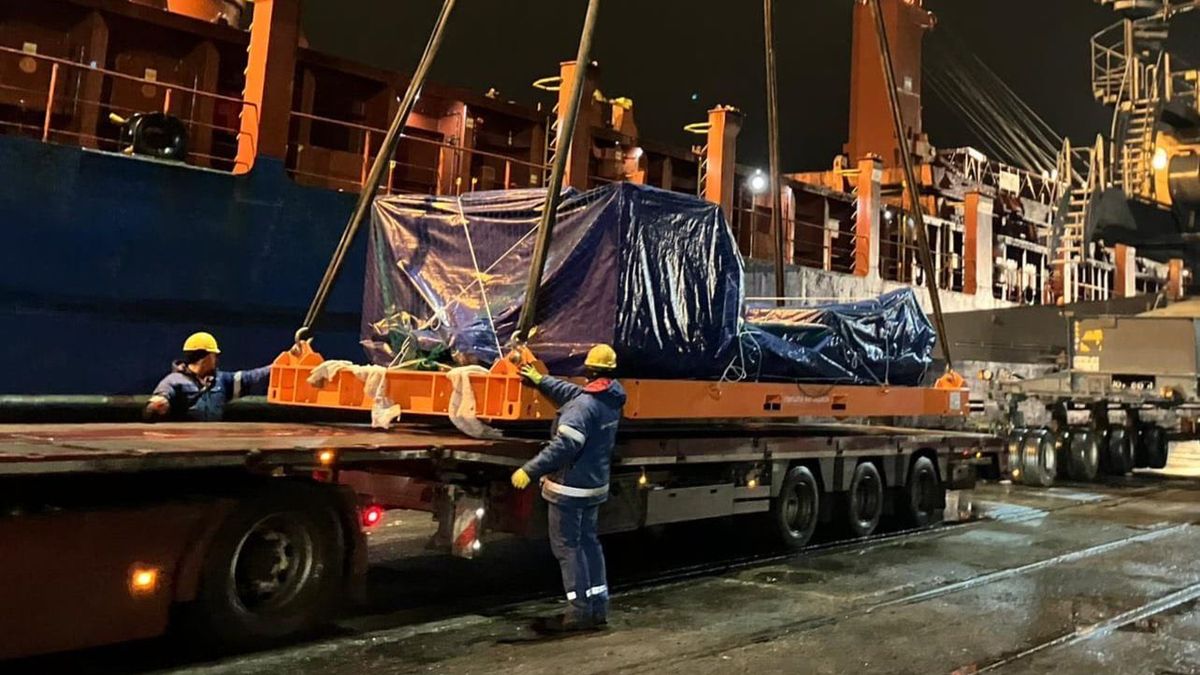 Wyładunek wyrzutni Homar-K