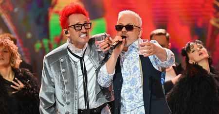 Jacek Łągwa zarobił na Ich Troje MILIONY. W czasach największych sukcesów dostawał WORKI Z GOTÓWKĄ. Po latach większość stracił