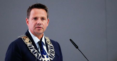 Burza wokół nocnej prohibicji. Masowo krytykują Trzaskowskiego