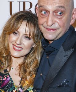 Zdjęcie aż kipi miłością. Małżonkowie nie mogą oderwać od siebie rąk