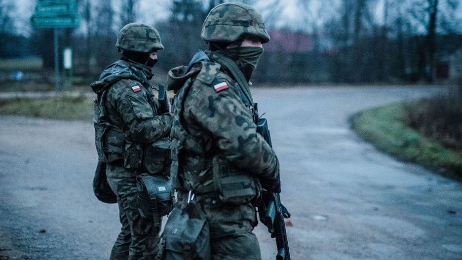 Część żołnierzy WOT bezpośrednio zabezpiecza granicę przed nielegalnym przeniknięciem, część wykonuje zadania dalej od granicy