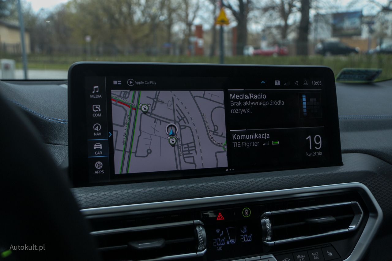 Nawigacja w BMW iX3 pokazuje punkty ładowania, a w niektórych przypadkach nawet to, czy są zajęte