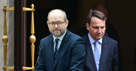 "Katastrofalna wizyta". Prezydencki minister uderza w Sikorskiego