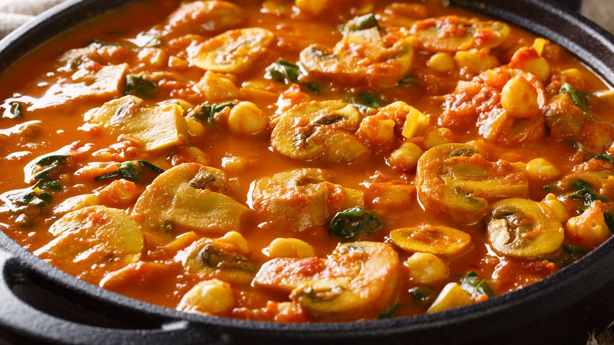 Wlewam na patelnię i dodaję pokrojone pieczarki. Niby nic, ale smak to petarda.