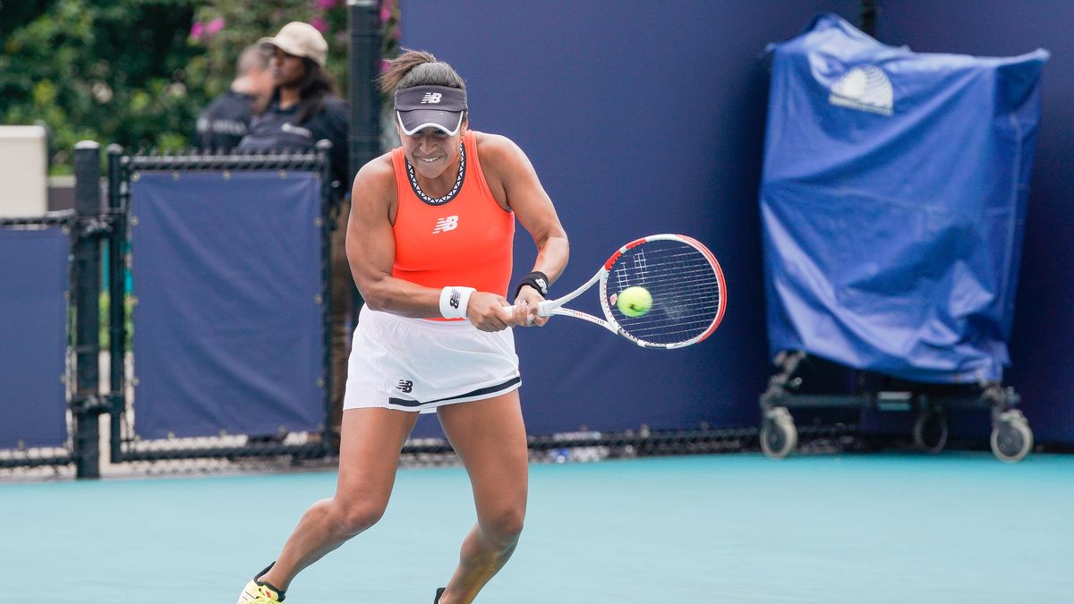 MIAMI GARDENS, FL - MARCH 19: Heather Watson (GBR) hits a shot during the qualifying round of the Miami Open on March 19, 2023 at Hard Rock Stadium in Miami Gardens, FL. (Photo by Aaron Gilbert/Icon Sportswire via Getty Images)