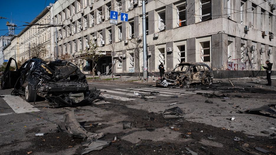 Zniszczenia po ataku rakietowym na Ukrainę
