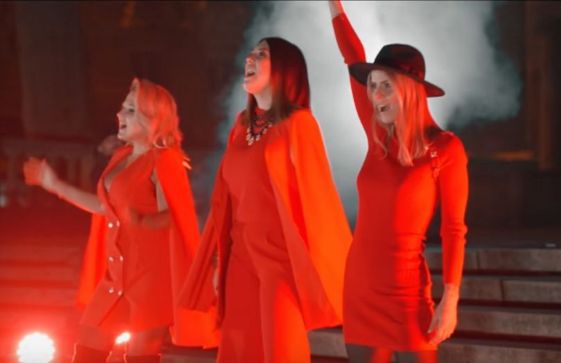 Gosia Andrzejewicz i Mandaryna walczą o prawa kobiet w coverze t.A.T.u