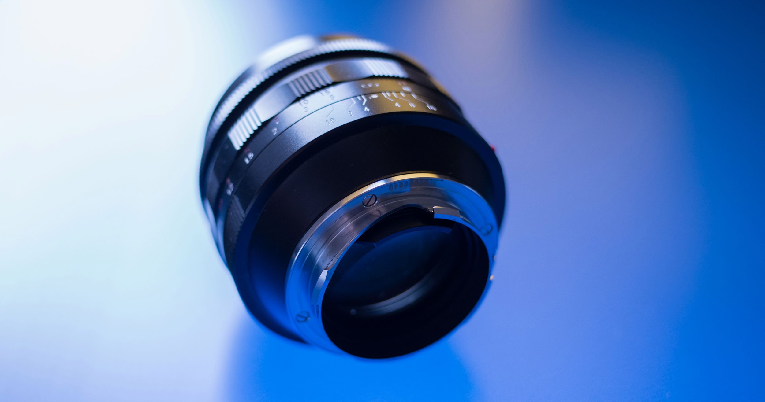 Voigtländer VM 50 mm f/1.1 Nokton - bardzo jasna pięćdziesiątka, która kreuje własną rzeczywistość [test] 7