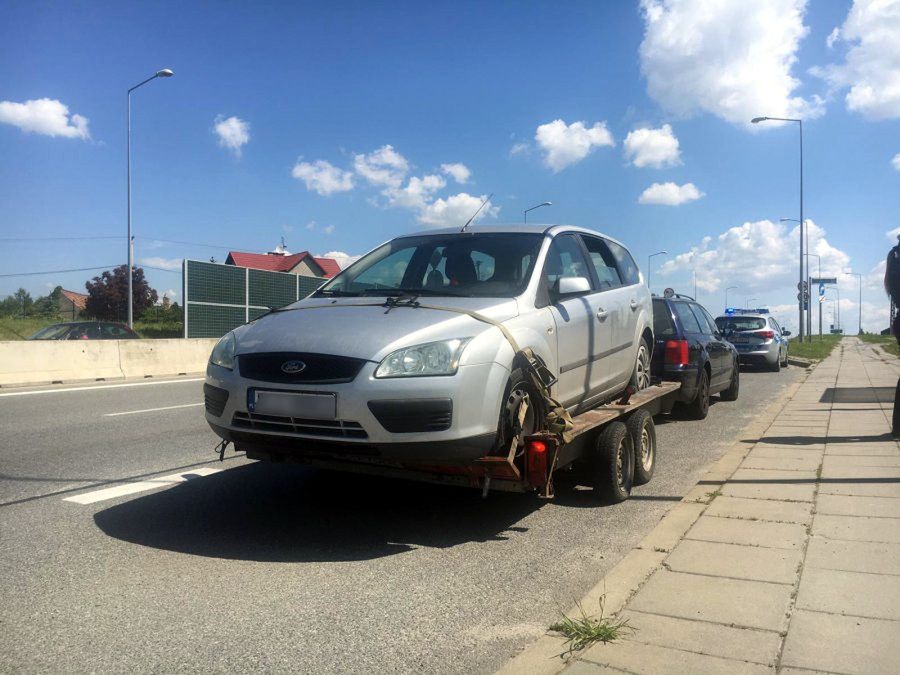 Całe szczęście, że dzieciom siedzącym z focusie nic się nie stało