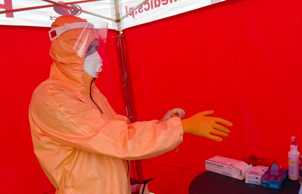 Koronawirus. Polska jednym z czterech krajów UE, gdzie nie słabnie pandemia