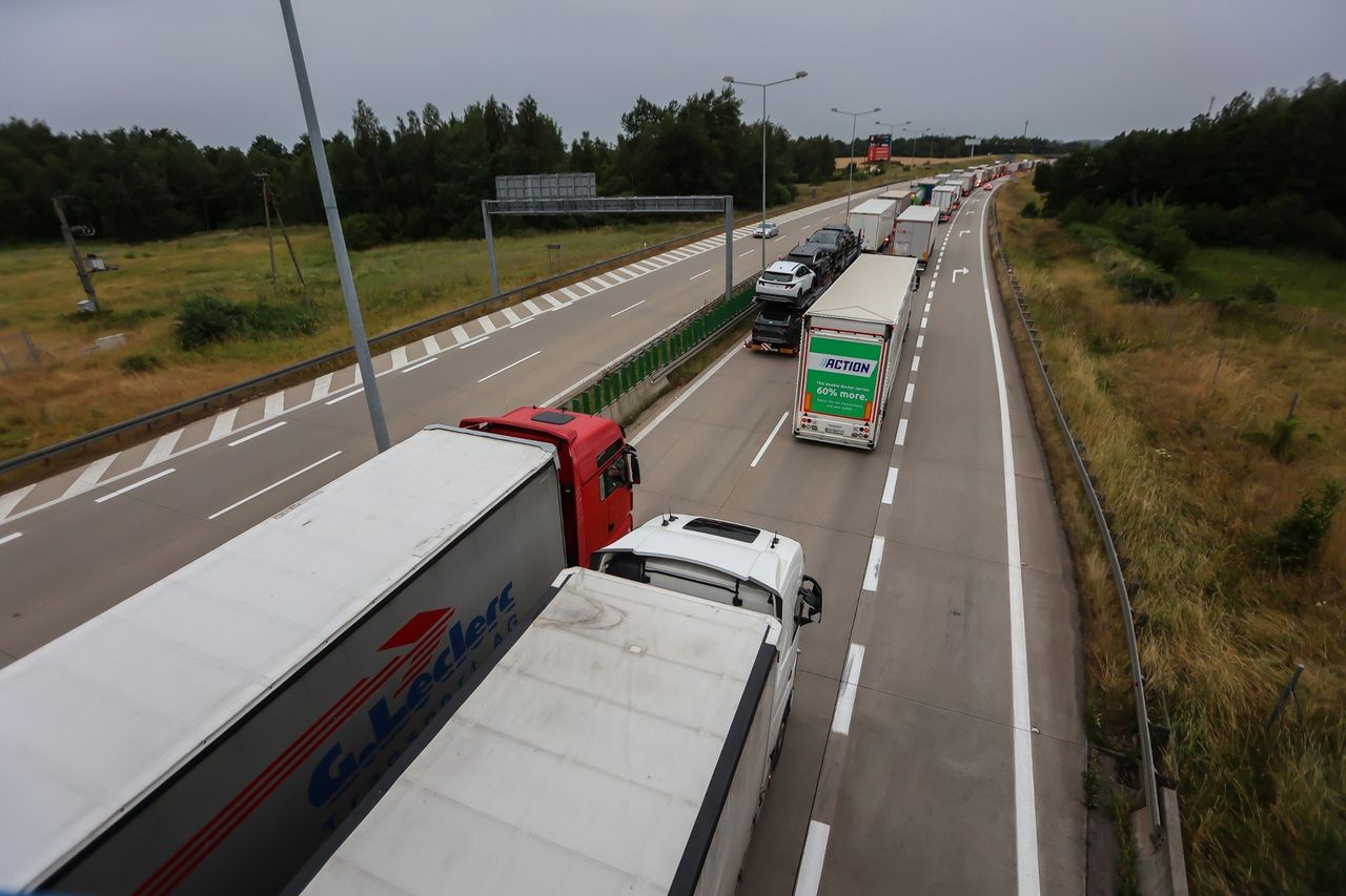 Kobierzyce: Udaremniony przemyt na A4. W wiaderku zamiast fugi, masa kłopotów