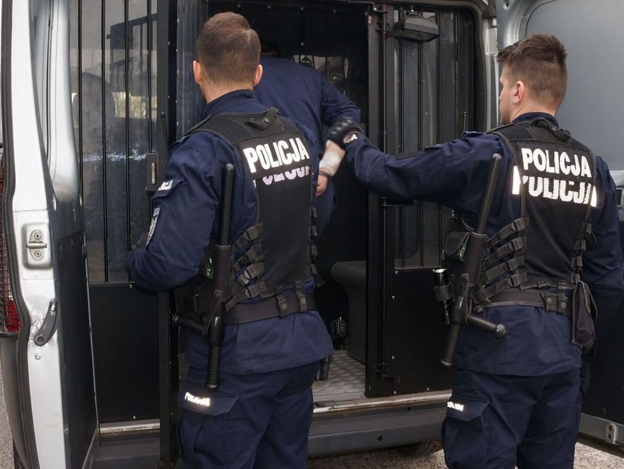 Wejherowo: Kryminalna familia w komplecie. Policja zatrzymała matkę, rodzeństwo i partnera