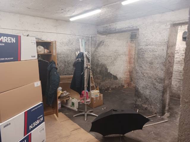 Związkowa Alternatywa pokazała zdjęcia, jak przekonuje  pomieszczenia w ZUS w Zgierzu, gdzie mają pzebywać sprzątaczki