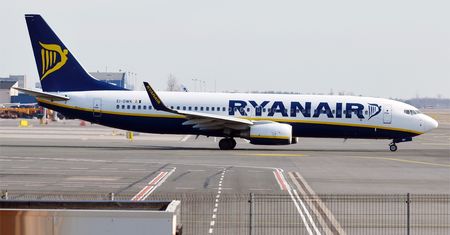 Samolot Ryanair niemal zderzył się z tajemniczym obiektem. Spekulują o UFO