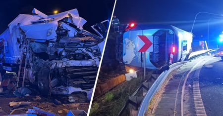 Najpierw przewrócił się autokar. Potem tir uderzył w wóz strażacki