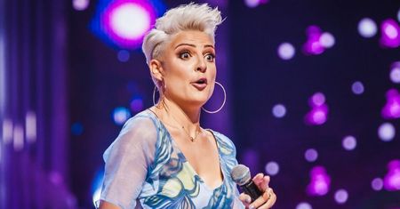 "Piękna i młoda" Magdalena Narożna prezentuje światu NOWĄ FRYZURĘ. Fani dosadnie: "WYGLĄDASZ STRASZNIE" (FOTO)