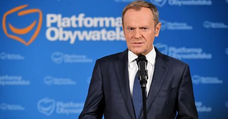 Donald Tusk stracił prawo jazdy. A dobry szofer swoje kosztuje