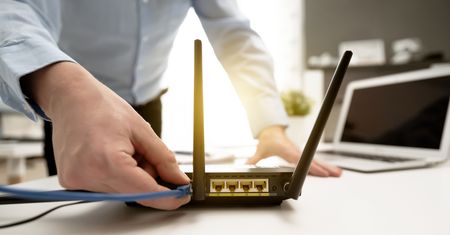 Gdzie ustawić router w mieszkaniu? Internet będzie tu działał najlepiej