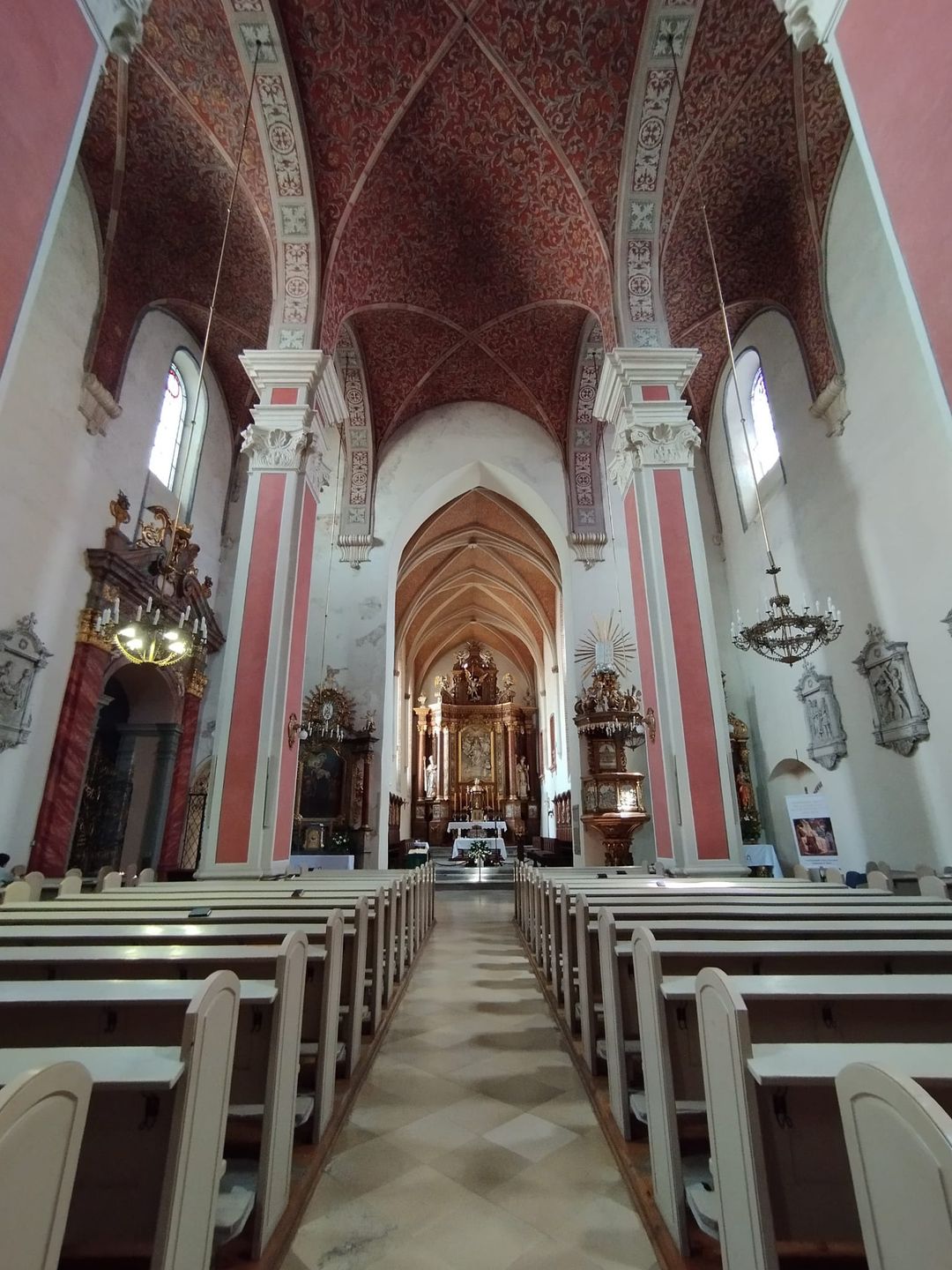 Wnętrze kościoła franciszkanów