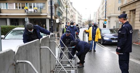 Strajk Kobiet. Zamknięta Wiejska i bariery przy Sejmie przed środowym protestem