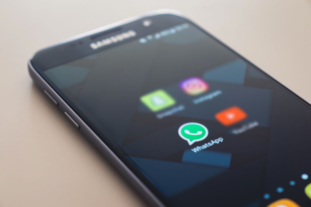 WhatsApp i zmiany prywatności: niektórzy przesiadają się na komunikator z 1996 r.