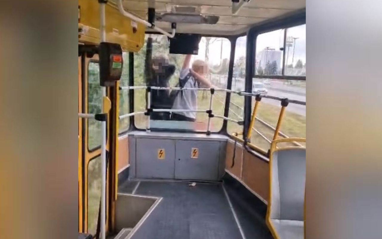 Tak jechali tramwajem. Bulwersujące sceny w Łodzi