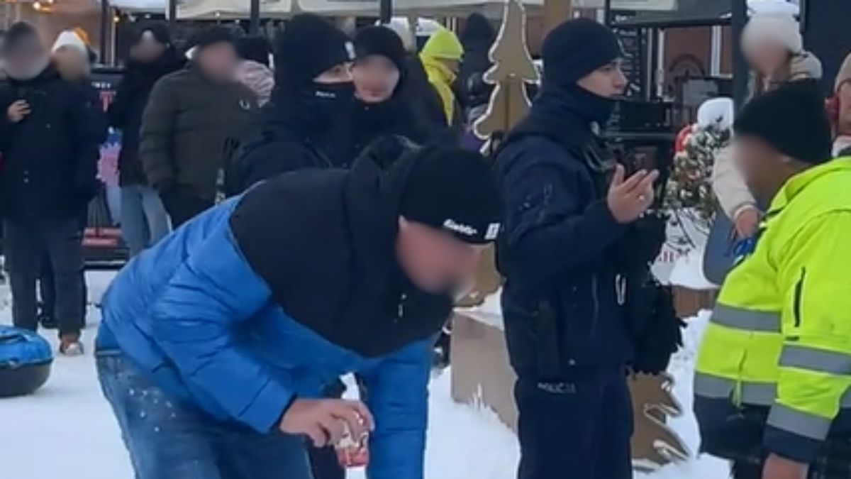 Policja zakończyła występ romskiej kapeli.