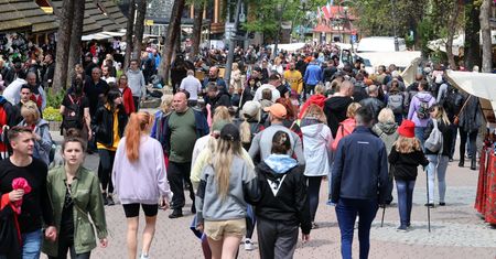 Sezon wakacyjny w pełni. Policjanci apelują o jedno