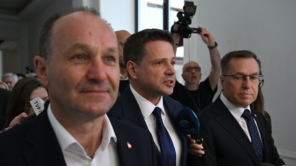 Rafa� Trzaskowski
Warszawa, 20.05.2025. Kandydat KO na prezydenta RP, prezydent Warszawy Rafa� Trzaskowski (C) w Sejmie w Warszawie, 20 bm. Polityk ma spotka� si� z marsza�kiem Sejmu, przewodnicz�cym Polski 2050 Szymonem Ho�owni�. (mr) PAP/Radek Pietruszka
Radek Pietruszka
polityk polityka, Polityka, Sejm, spotkanie, wybory prezydenckie