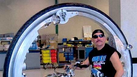 Działający, jednokołowy motocykl (wideo) 1