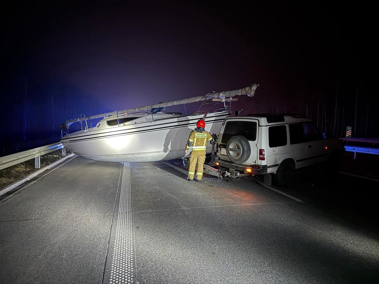 Jacht na trasie S8. Strażaków wezwano do nietypowego zdarzenia