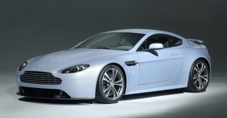 Więcej B&O w Astonach Martinach