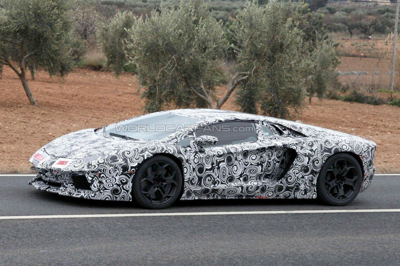 Nowe zdjęcia szpiegowskie Lamborghini LP700-4