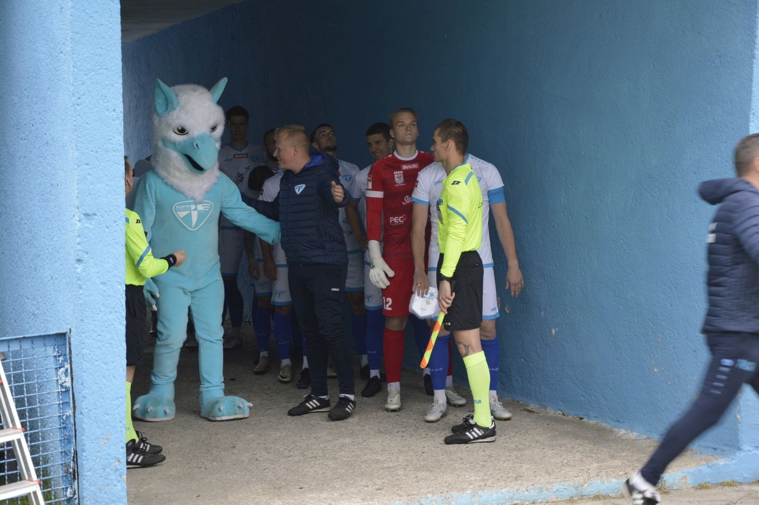 Błękitni Stargard efektownym zwycięstwem 5:0 nad Vinetą Wolin uczcili jubileusz 80. lecia klubu.