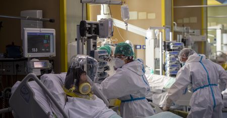 Na jak długo uodparnia przejście COVID-19? Dobra wiadomość dla ozdrowieńców