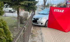 Wbiła się w ogrodzenie komisariatu. Tragedia w Lubelskiem