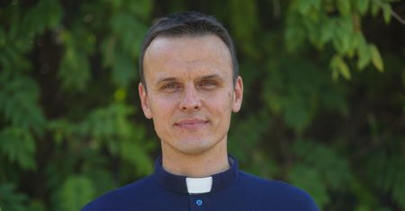 "Ksiądz z osiedla" upomniany przez przełożonych. Zabrał głos: "Nie ma rozwodów"