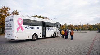 Bezpłatna mammografia we Włocławku. Mobilna pracownia zaparkuje przy Hali Mistrzów