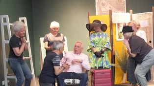 Ciekawy spektakl teatralny seniorów w starachowickiej bibliotece. Zobacz zdjęcia