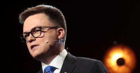 Wrzawa po słowach Hołowni. Prof. Maksymowicz dolał oliwy do ognia