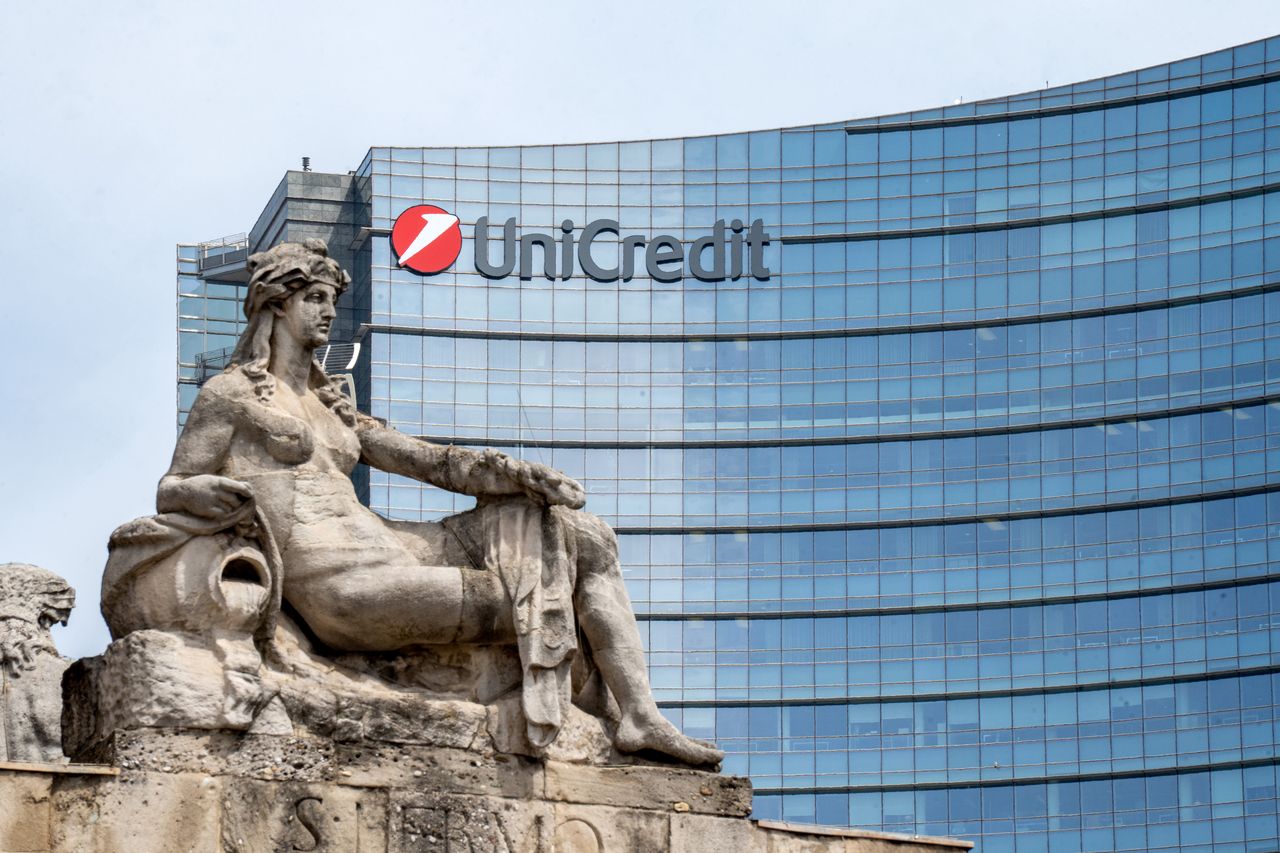 Italian UniCredit and German Deutsche Bank lost to RusChemAlliance