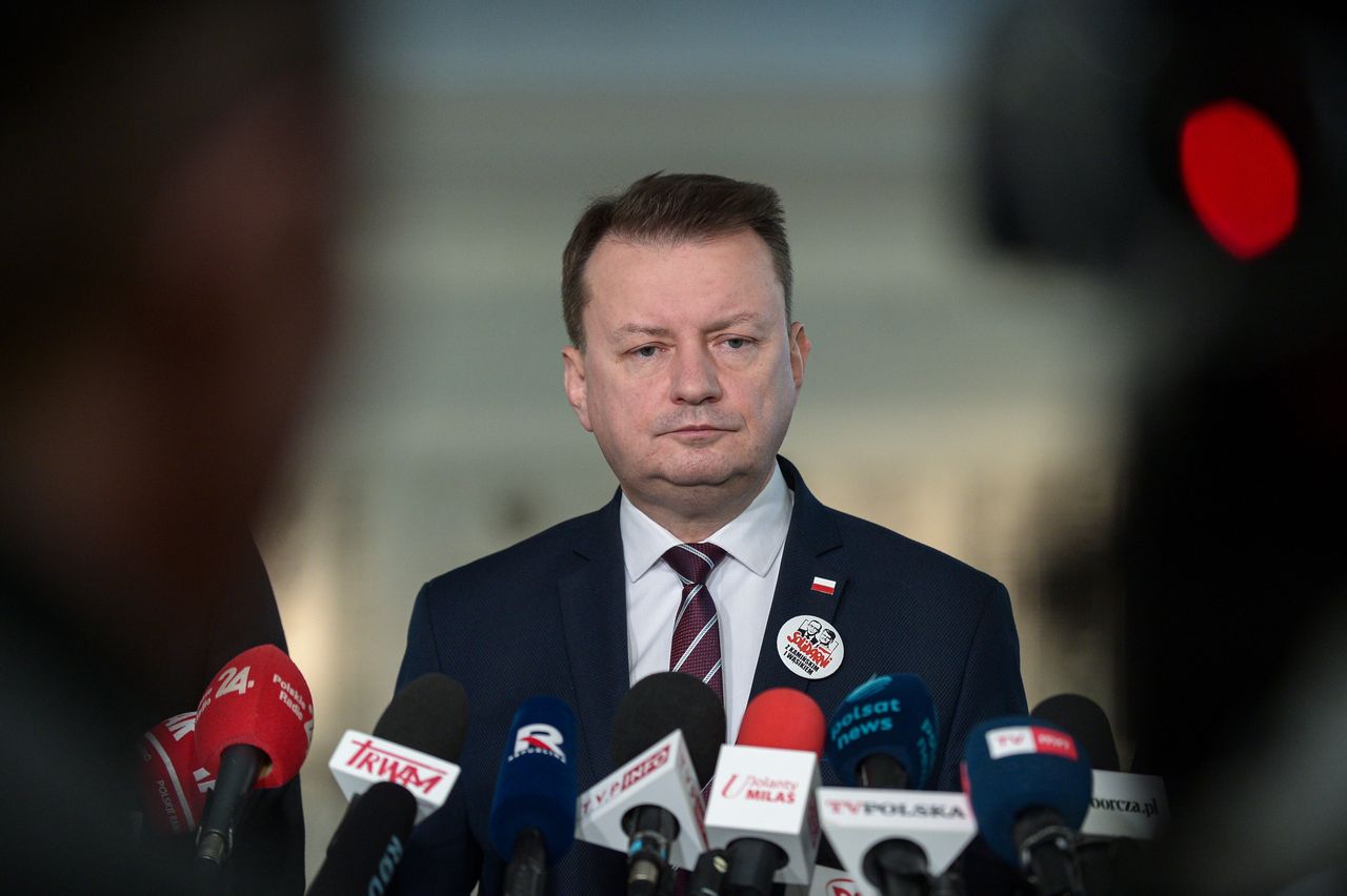 Mariusz Błaszczak tłumaczy się z prac podkomisji smoleńskiej.