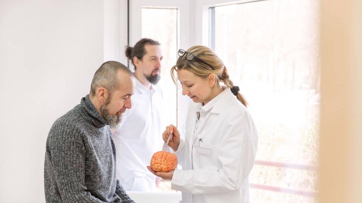 Czyszczenie uszu patyczkami spowodowało infekcję i zapalenie mózgu