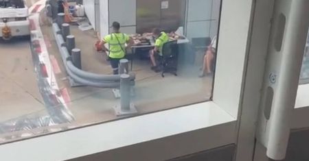 Grillowali na płycie lotniska. Wideo wywołuje salwy śmiechu