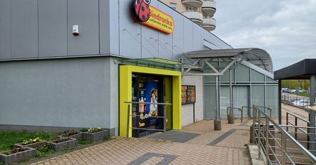 Kontrola w Biedronce. Zamiast kurzych jajek w środku były Kinder Niespodzianki
