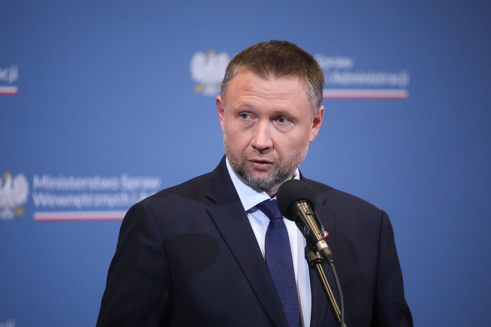 Marcin Kierwi�ski
Warszawa, 15.12.2023. Minister spraw wewn�trznych i administracji Marcin Kierwi�ski na konferencji prasowej w siedzibie MSWiA w Warszawie, 15 bm. (az/doro) PAP/Albert Zawada
Albert Zawada
briefing prasowy, konferencja, ministerstwo, ministerstwo spraw wewn�trznych i administracji, MSWiA, polityk, polityka, prasowa
