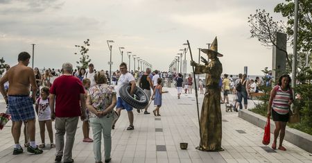 Gra na deptaku nad morzem. Zdradził, ile zarabia miesięcznie