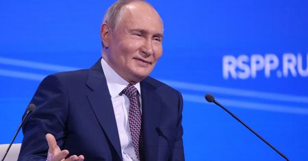 Trump czekał godzinę na Putina? Stanowcza reakcja