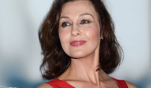 Anna Popek w bikini cieszy się latem. Fani pytają, po co wciąga brzuch