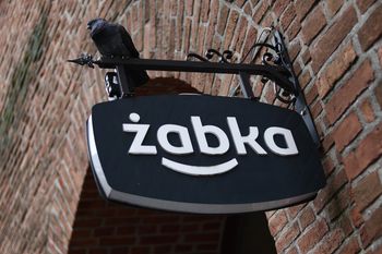 Zapłacisz kartą Żabki. Nawet poza jej sklepami